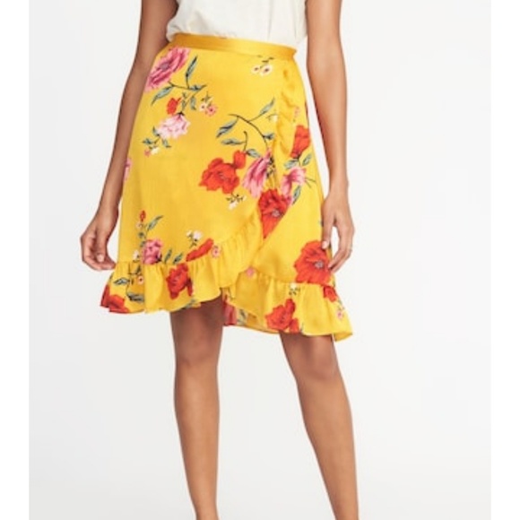 NWT Pretty Yellow Floral Skirt and 🌹 - Picture 1 of 2